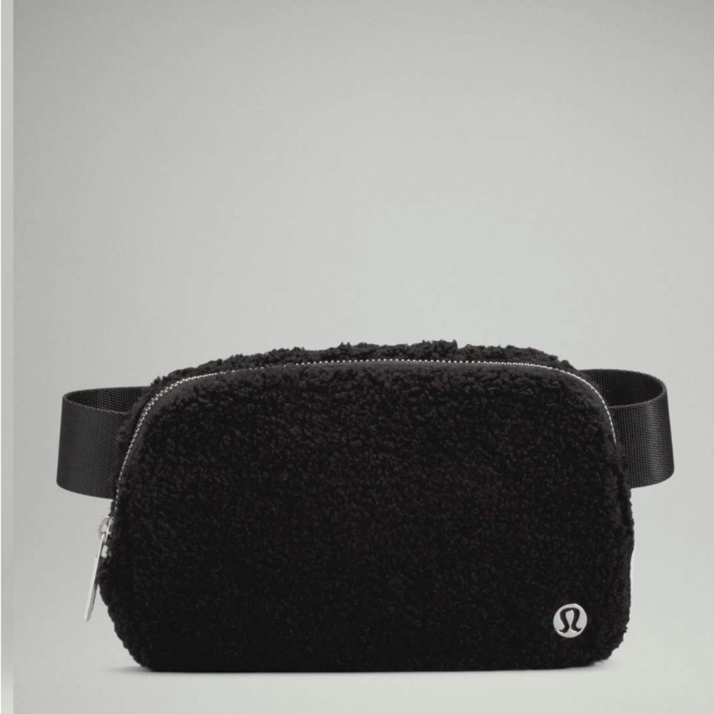 Lululemon Everywhere Fleece Belt Bag Black